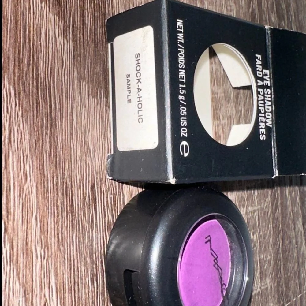 MAC Cosmetics SHOCK-A-HOLIC eye shadow‎